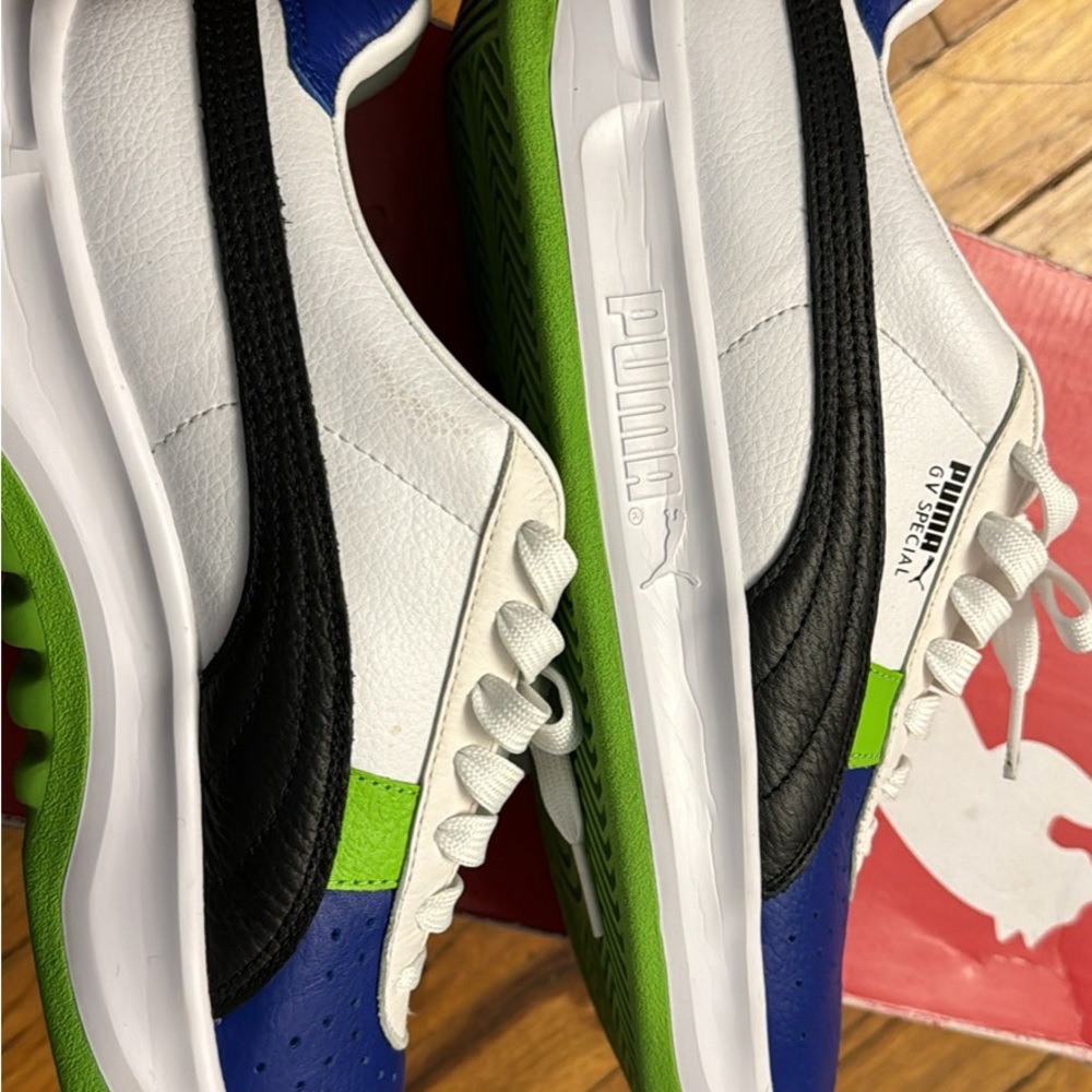 I’m selling sneakers hardly worn. . If interested leave a message. GOD bless